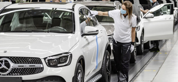 Шаг за шагом: заводы Mercedes-Benz успешно возобновили производство.